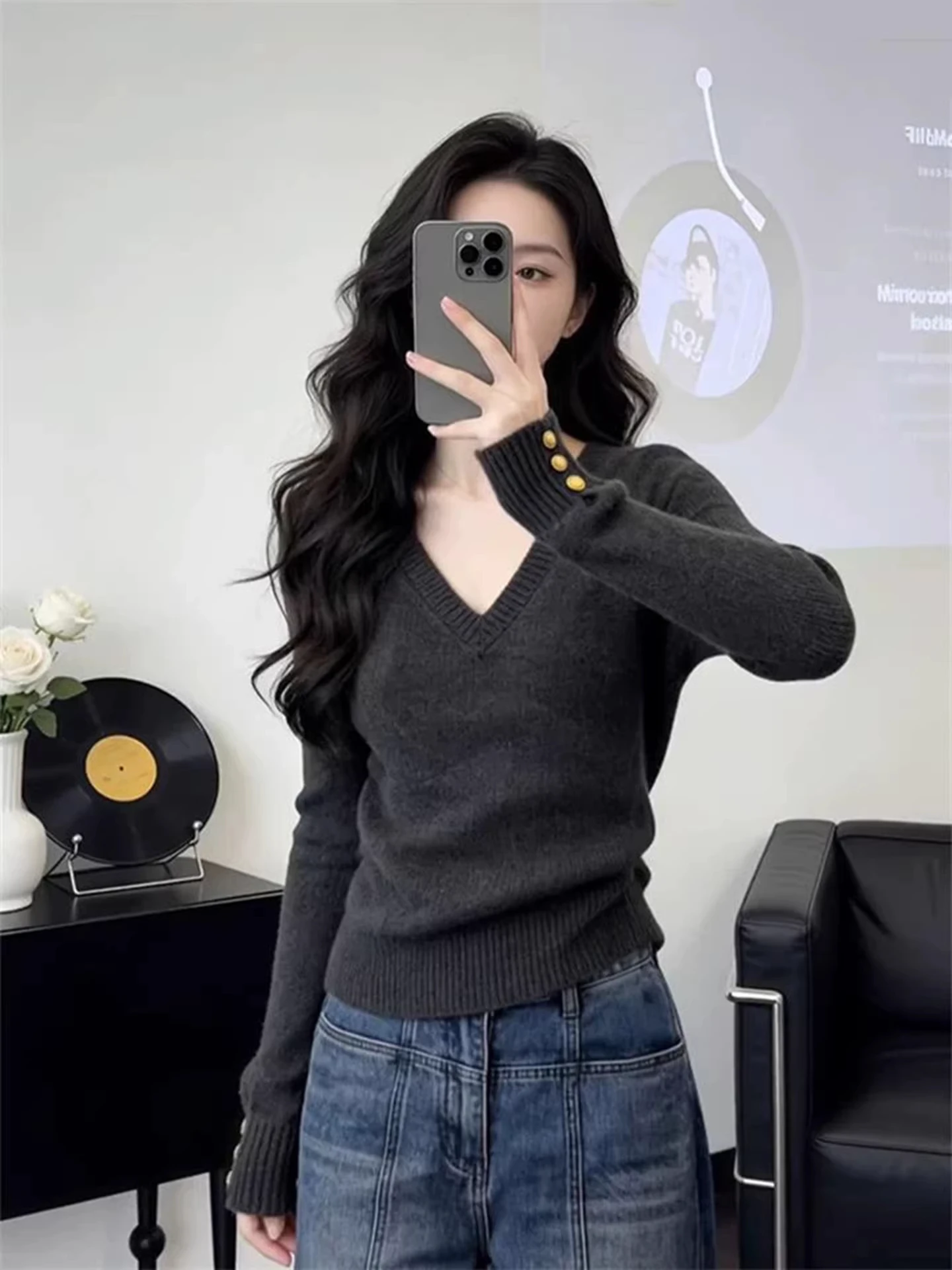 

Элегантный серый вязаный свитер с V-образным вырезом для женщин, осенне-зимний, теплый, облегающий, можно носить как базовый слой или как верхнюю одежду, трикотажный топ.