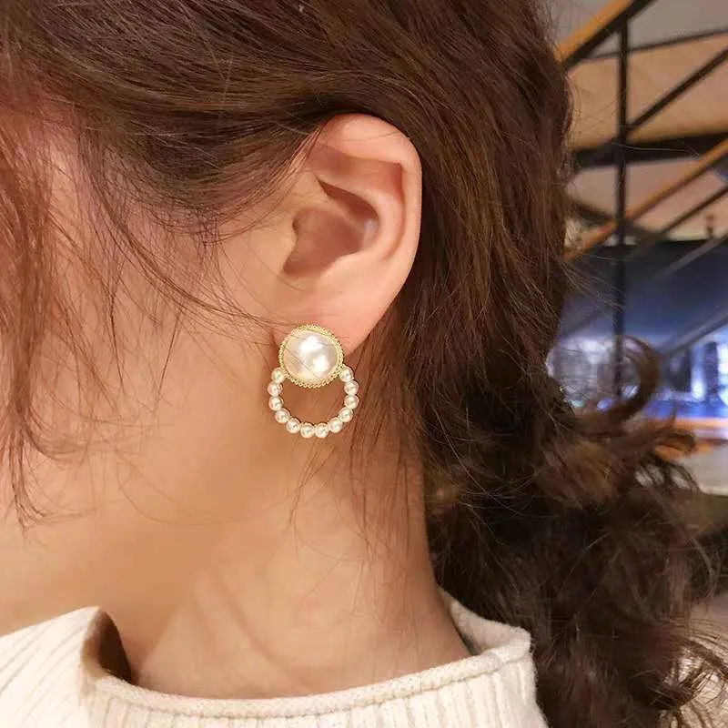 Trendy New Pearl Stud Earrings for Women Hollow Round Imitation Pearl Elegant Wedding Ear Jewelry 2024 boucle oreille femme