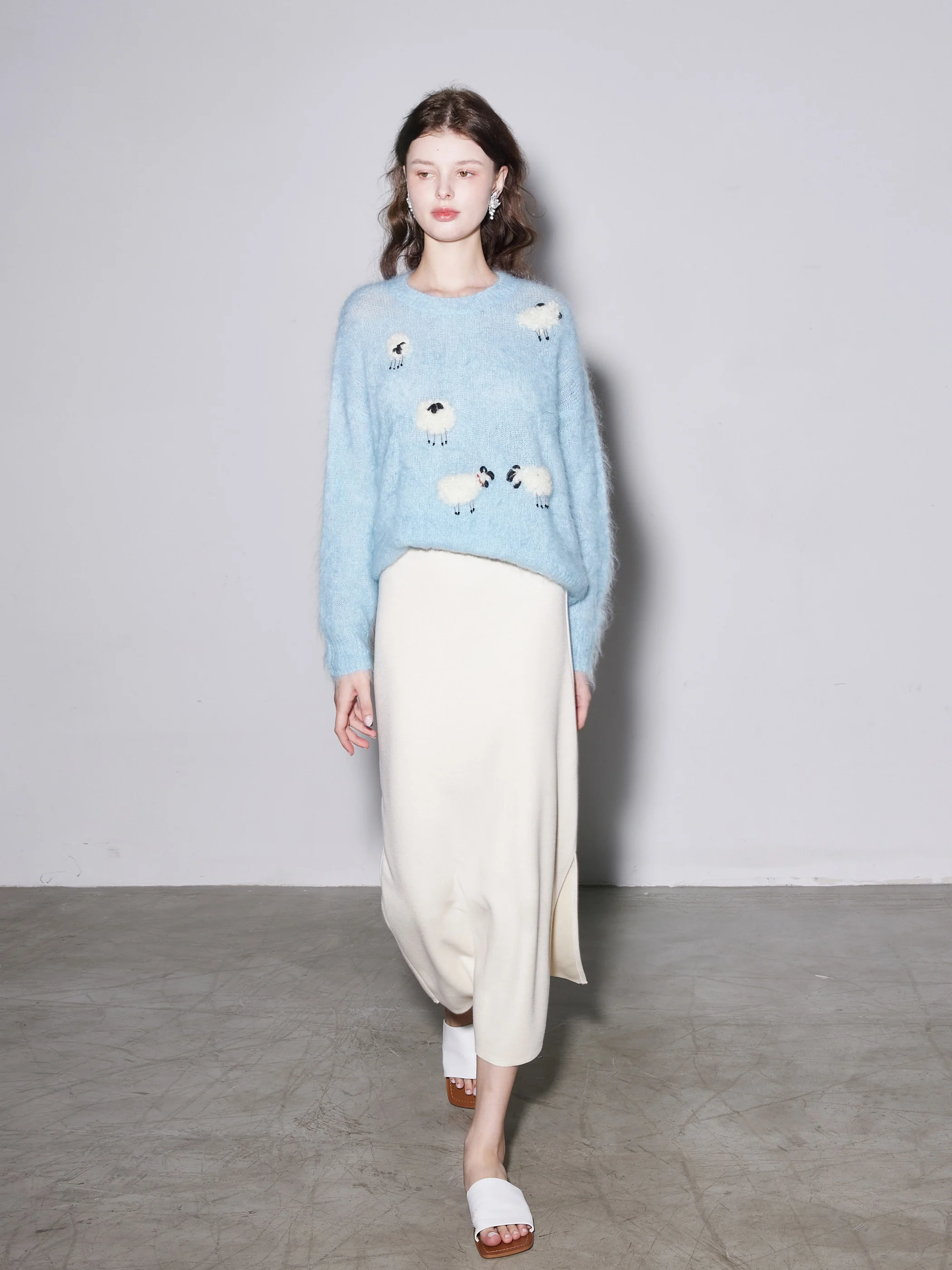 

Adorable Finocci Cashmere Knitwear H-Shape Cloud Soft Atmosphere Cute Sheep Embroidery Long Sleeve round Neck Warm Sweater