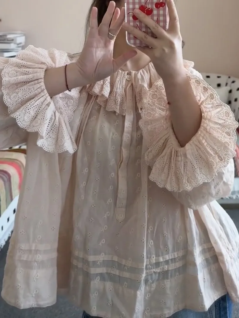 

Женская блузка с вышивкой и ажурными вставками, с оборками, круглым вырезом, расклешенными рукавами, свободного кроя, 100% хлопок