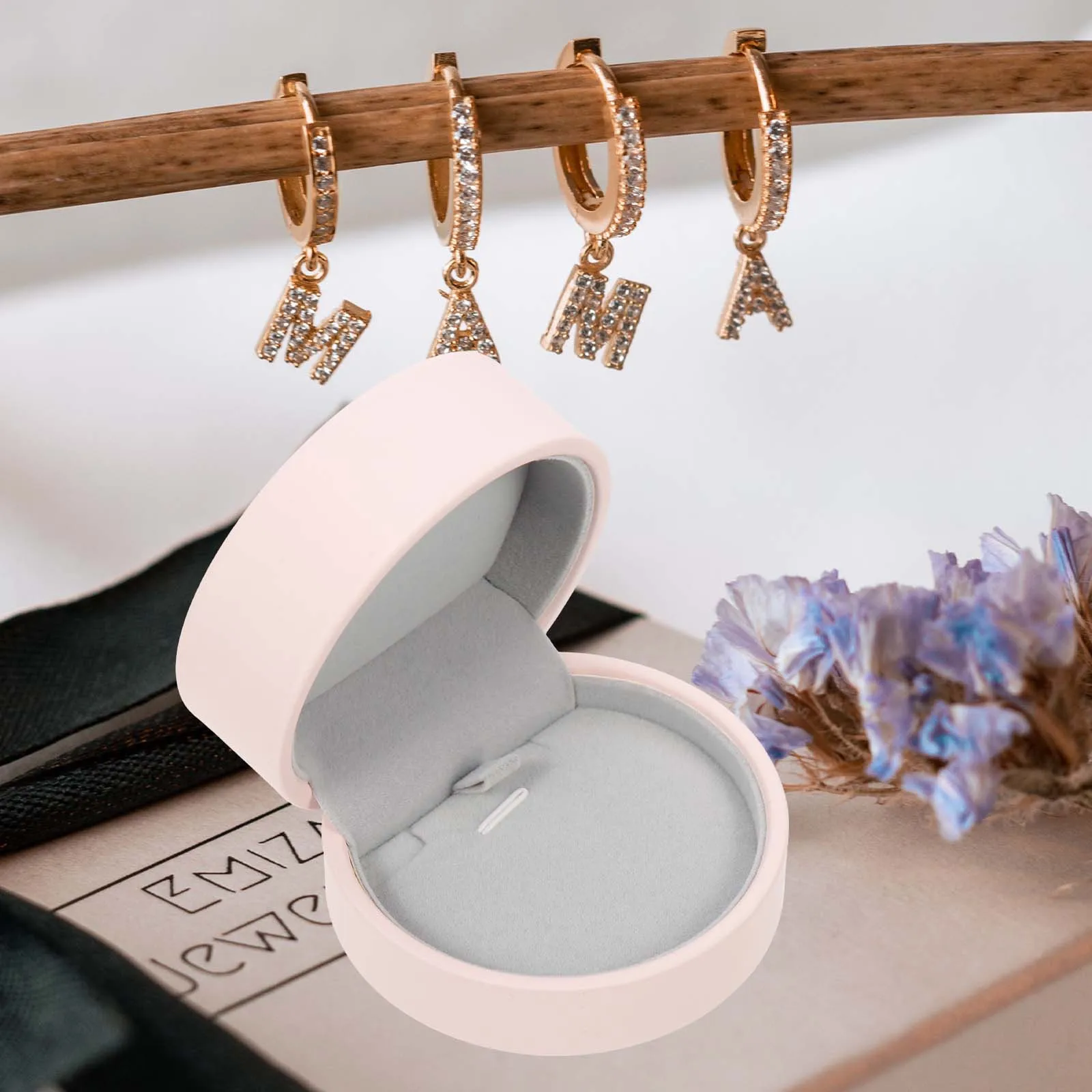 Caja de joyería para el Día de San Valentín, organizador de almacenamiento de joyería pequeño con flor rosa, funda protectora con forro suave para colgante, collar y anillo