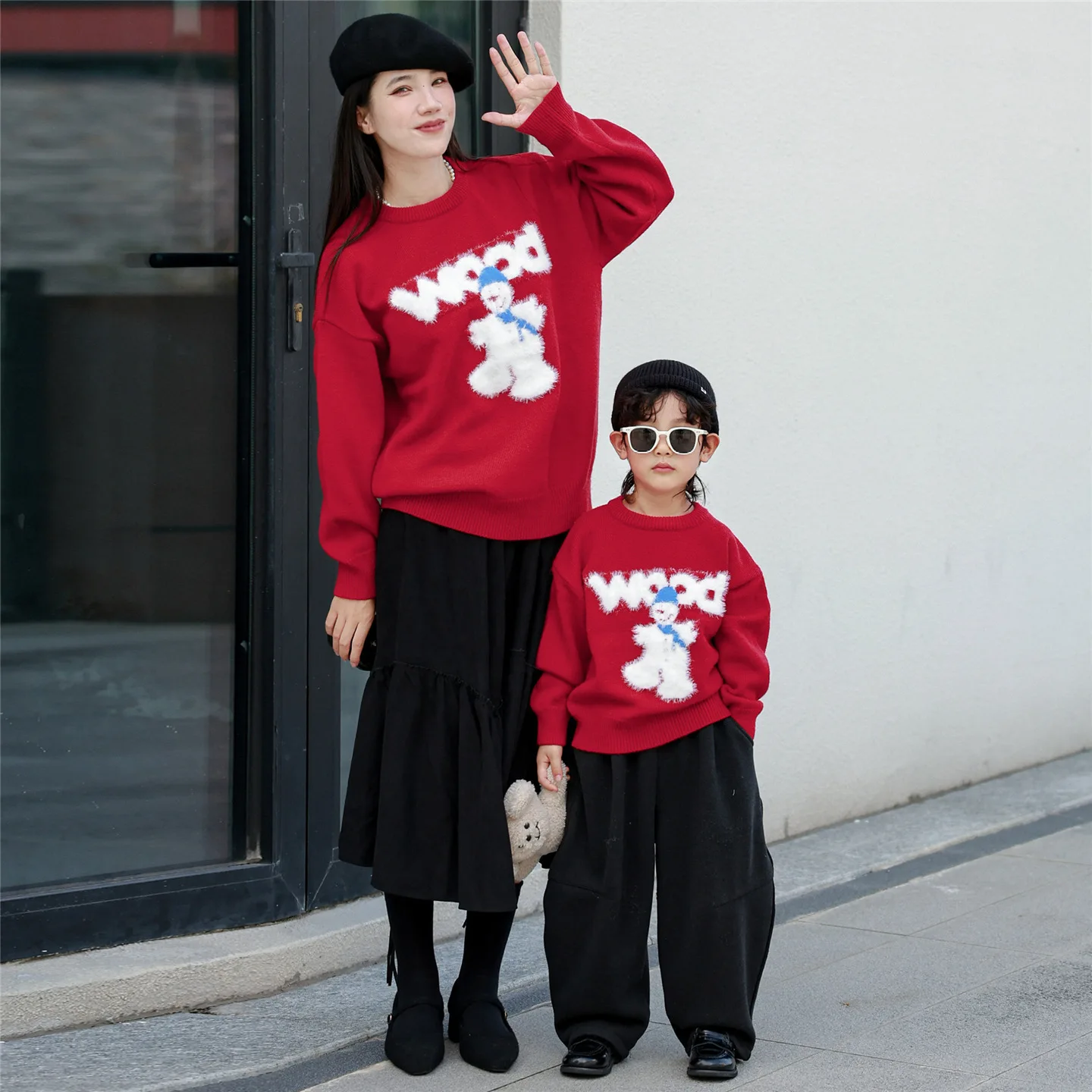 

Одинаковые семейные рождественские свитера 2026, праздничный трикотаж с красным снеговиком, одинаковые комплекты для пар, родителей и детей, праздничная фотосессия