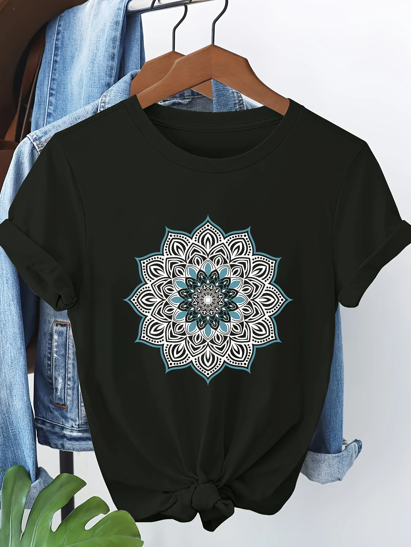 Women's Floral Mandala Print Short Sleeve T-Shirt Casual Round Neck Top Breathable Regular Fit for Spring Summer Fall
