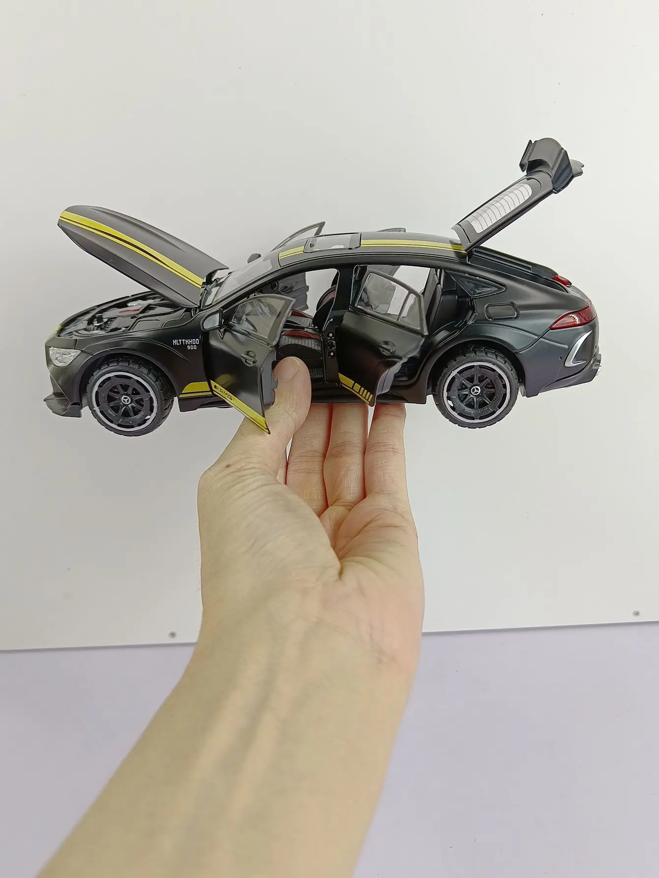 1:24 Mercedes GT63 AMG Sports car Simulation Diecast Metal Alloy Model car Sound Light Pull Back Collection Kids Toy Gift