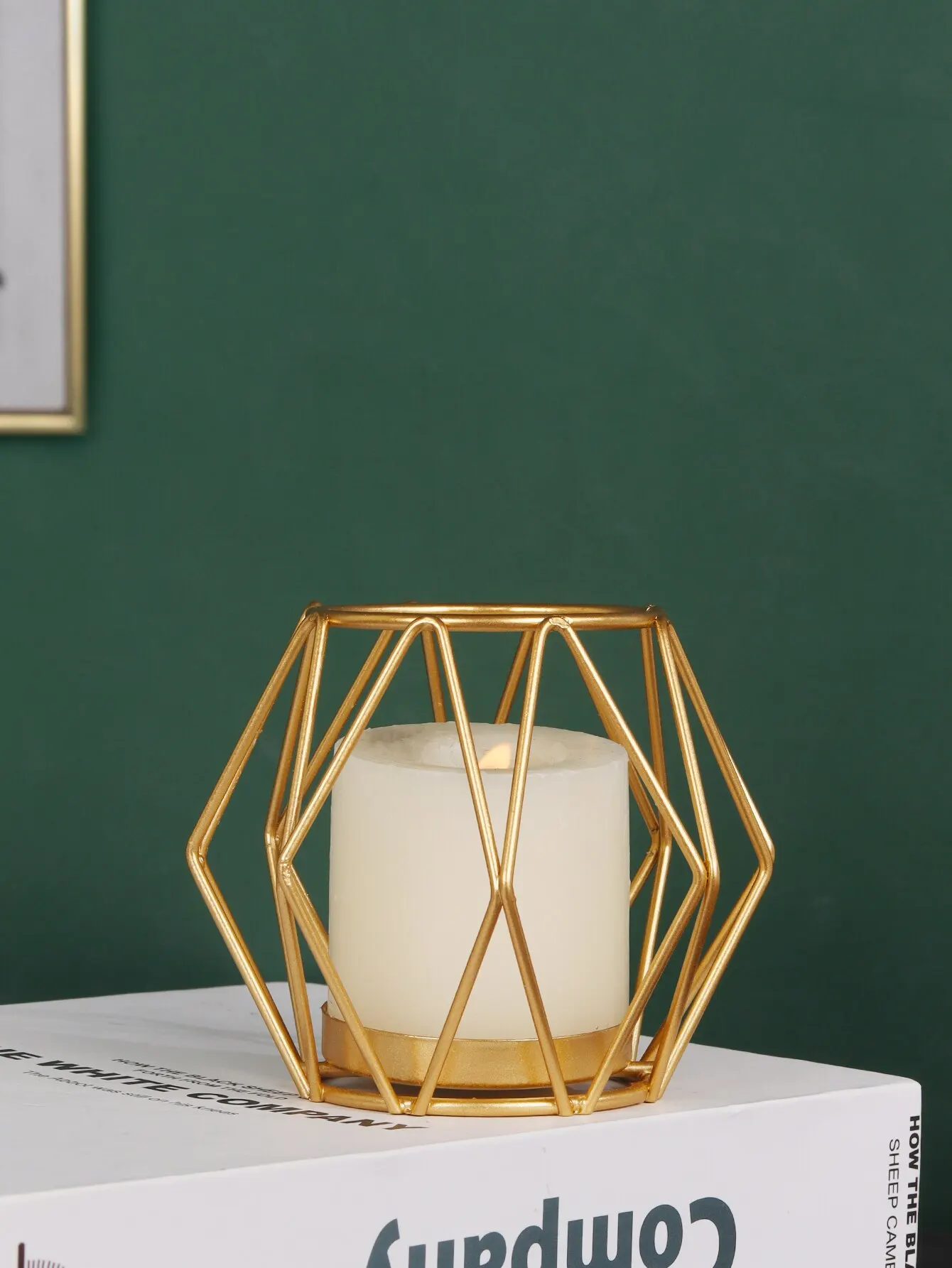 1 Nordic Gold Iron Candlestick Creative Home Model Room Hollowed out Line Home Romantic Atmosphere Candlestick Decoration