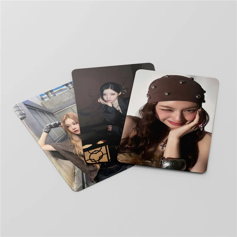 55 قطعة/مجموعة ألبوم جديد من ILLIT بطاقة LOMO بطاقة صور ILLIT BOMB MOKA WONHEE YUNAH بطاقة بريدية قابلة للجمع بطاقة تهنئة هدية للفتيات