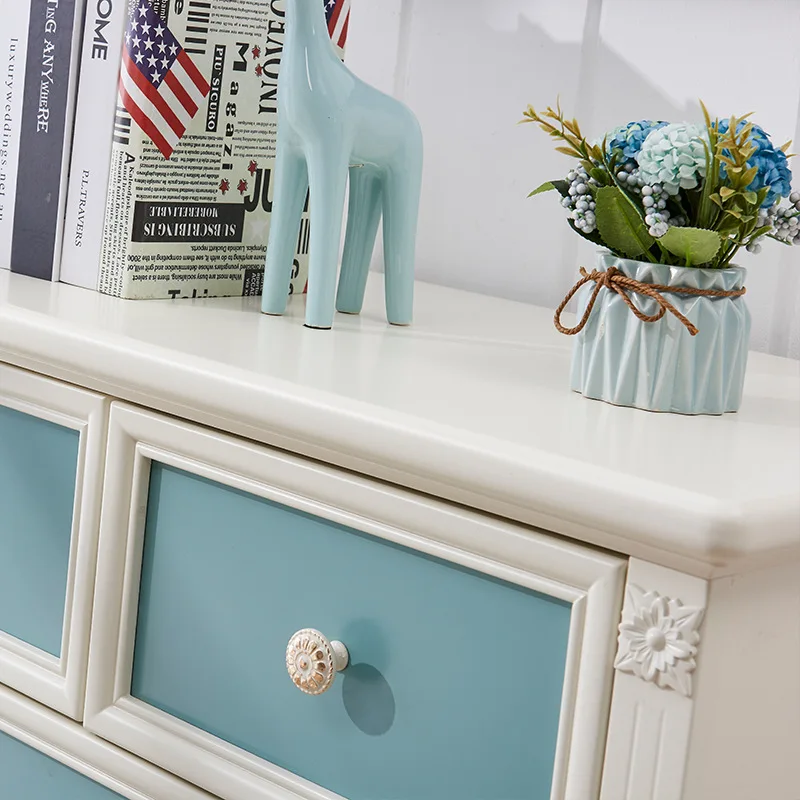 خزانة تخزين بأدراج غرفة المعيشة وغرفة النوم الحديثة والبسيطة الأمريكية