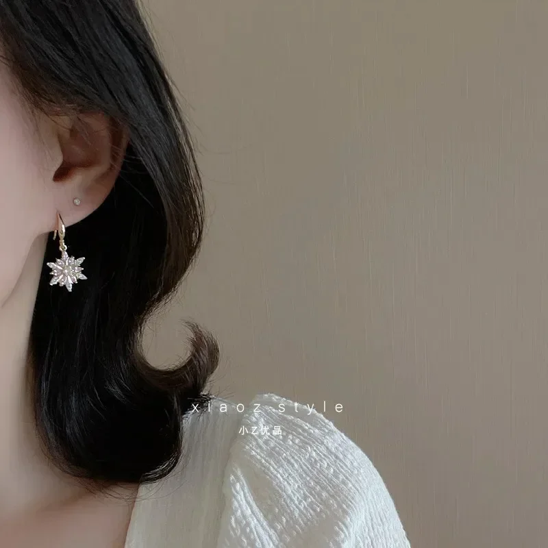 Fashion Trend Unique Design Elegant and Exquisite Christmas Pink Snowflake Earrings For Women Jewelry Wedding Party Premium Gift