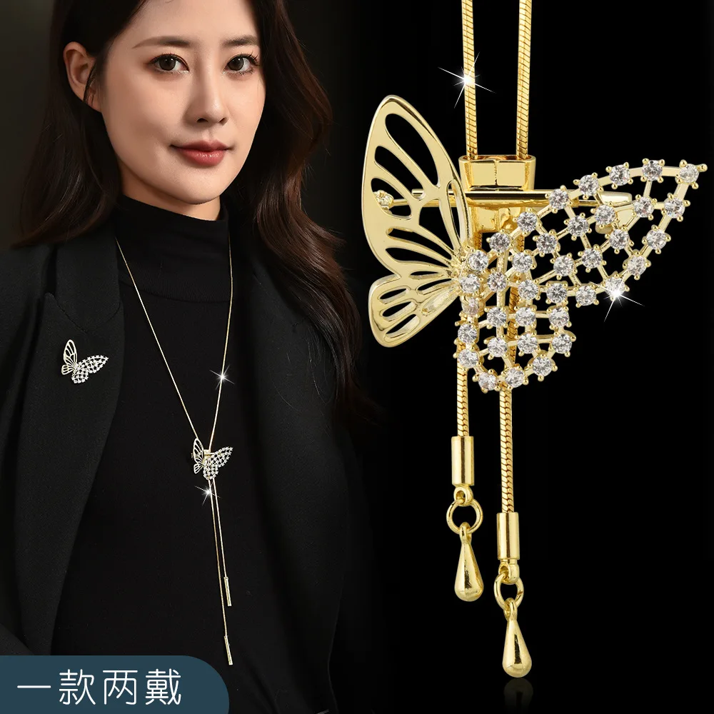 Die ausgehöhlte, schmetterlingsförmige, verstellbare Halskette mit langer Quaste dient als Corsage für Frauen