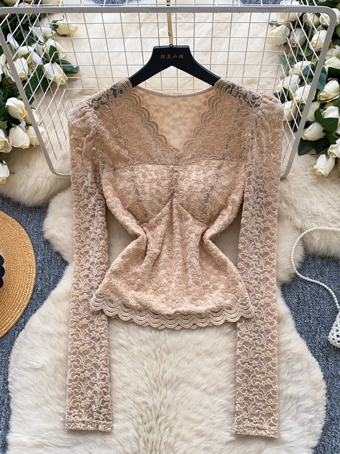 

2026 New Autumn Women Vintage V-neck Long Sleeve Shirt Heavy Work Flower Crochet Hook Solid Color Slim Shirt Shirt Tops