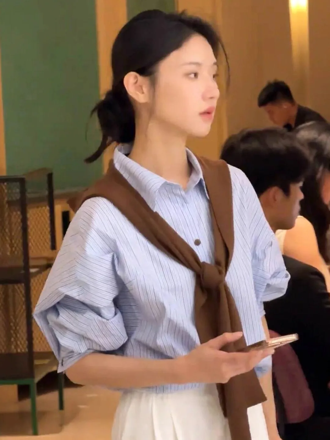 

Синяя полосатая рубашка с длинным рукавом, женская, свободного кроя, осенняя коллекция 2025, новый стиль, для многослойных образов, дышащая, с воротником, универсальная