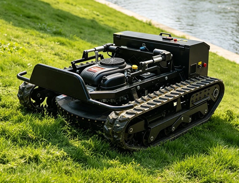 Remote‑Control Crawler Flail Mower, Multifunctional Lawn Mowing Equipment for Wasteland Reclamation and Orchard Weeding Work