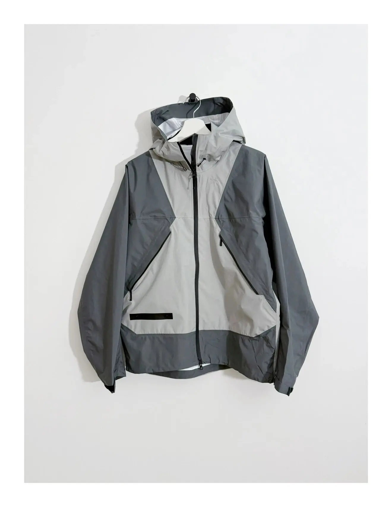 

Goldwin Pressurized Lightweight Hooded Jacket