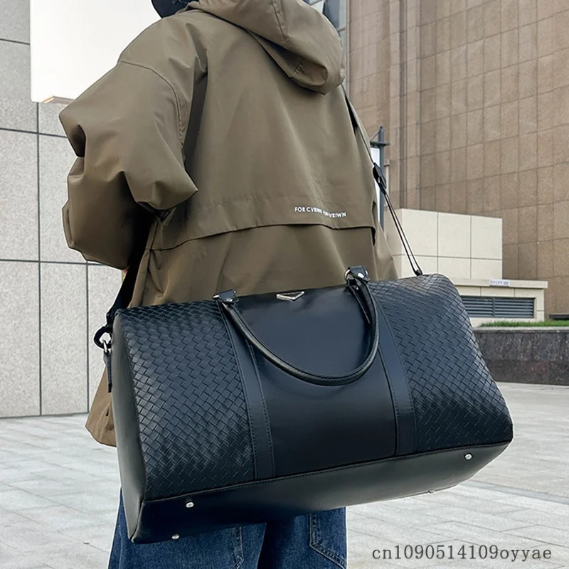 Large Capacity Travel Bag Made Of PU Leather Material Designed As A Single/Double Shoulder Bag Multifunctional Travel Hand Bag