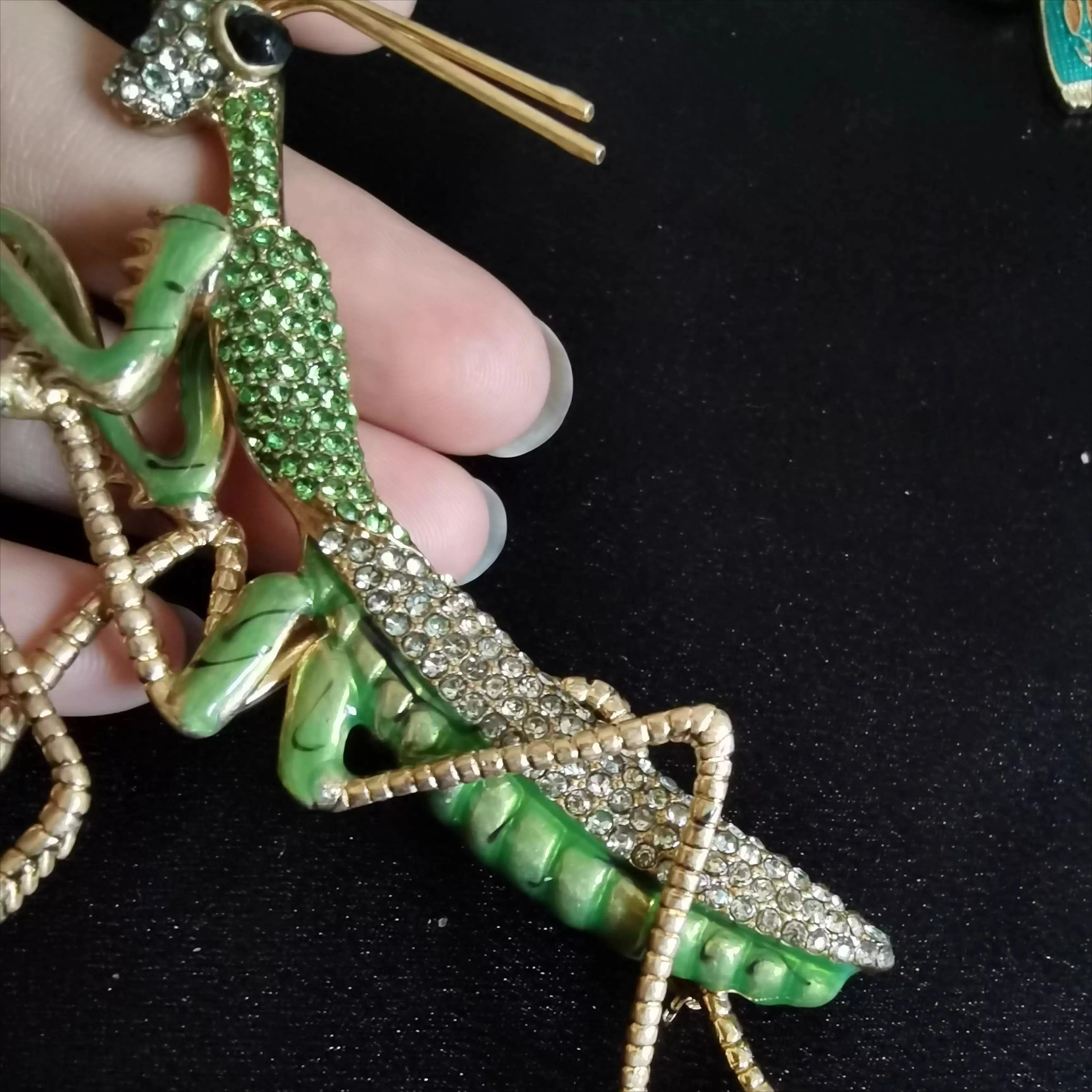 SKEDS New Retro Rhinestone Large Size Mantis Brooch Unisex Fashion Insect Pin Stylish Accessory Green Color Corsage