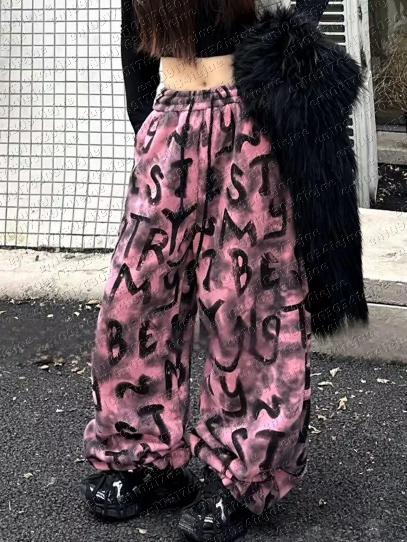 Y2K Neue Trendige Weite Jogginghose für Frauen und Kinder, mit Elastischem Bund, Haremstil, mit Buchstabendrucken in Schwarz und Rosa – Detail 4