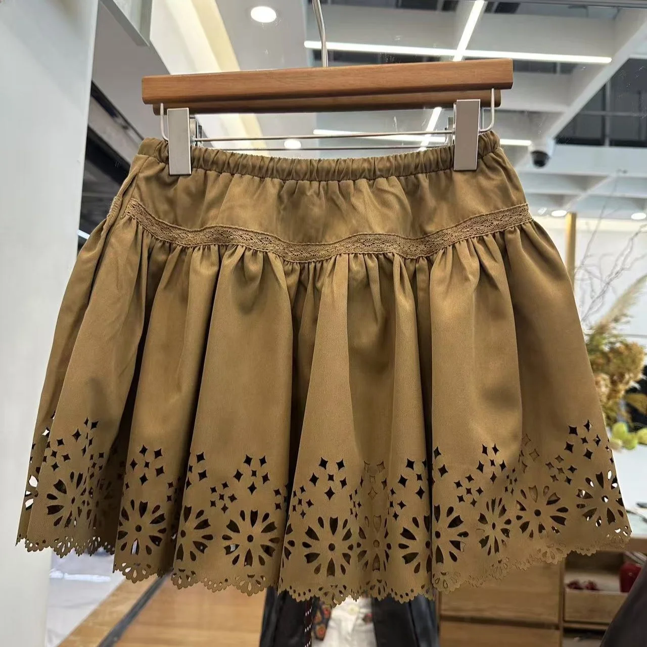 刺繍入り透かし彫りスカート レディース パフスカート 細見え おしゃれ 秋 2025 新作 中国メーカー