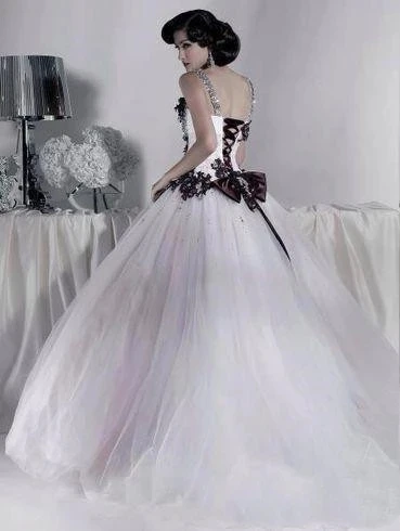 A-Line Black And White Wedding Dress Crystal Beaded Straps Corset Tulle Long Bridal Gowns Sweetheart Sleeveless Customized