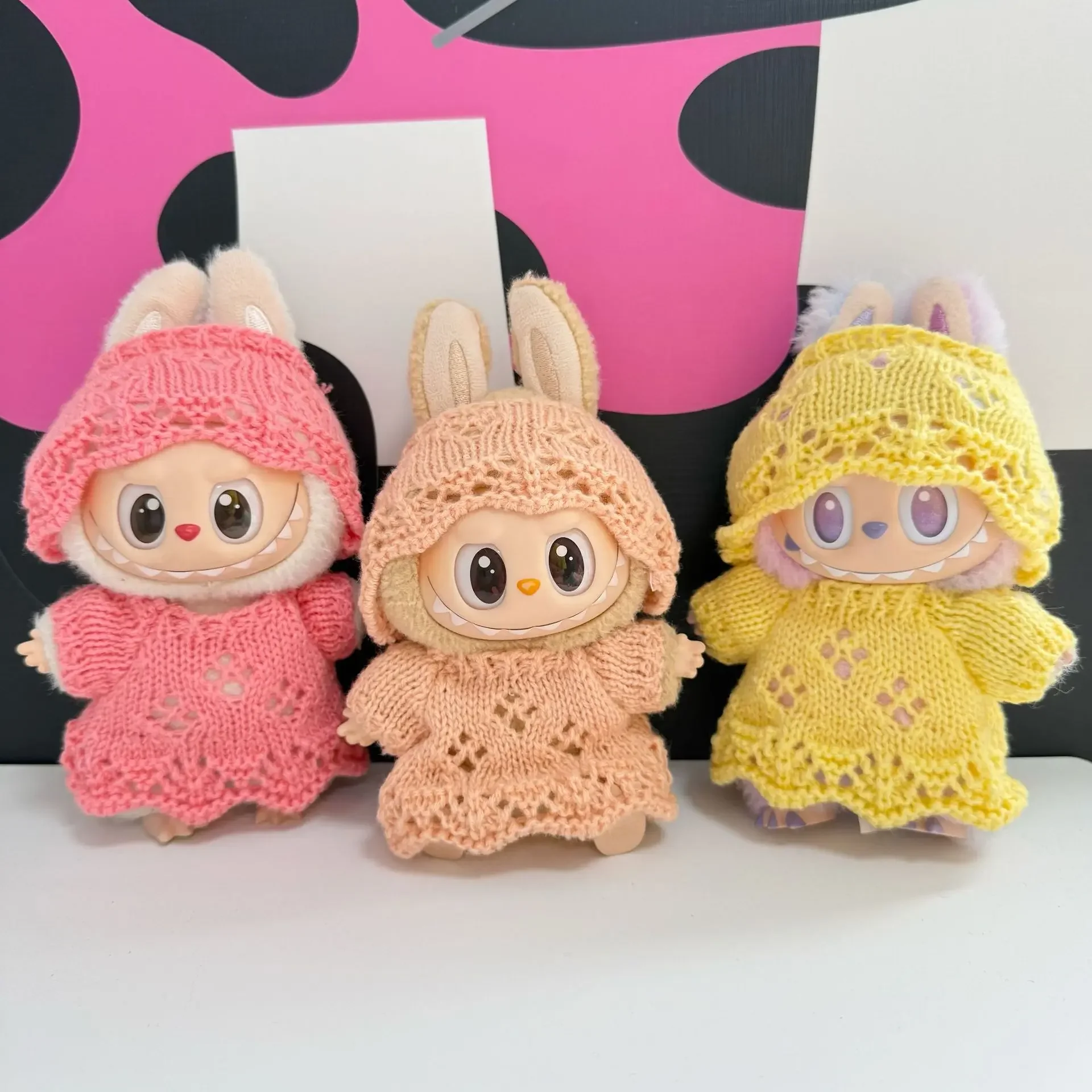 Pour Labubu vêtements pendentif Labubu portant une robe tricotée creuse chapeau élégant mignon ensemble cadeau pas de poupées