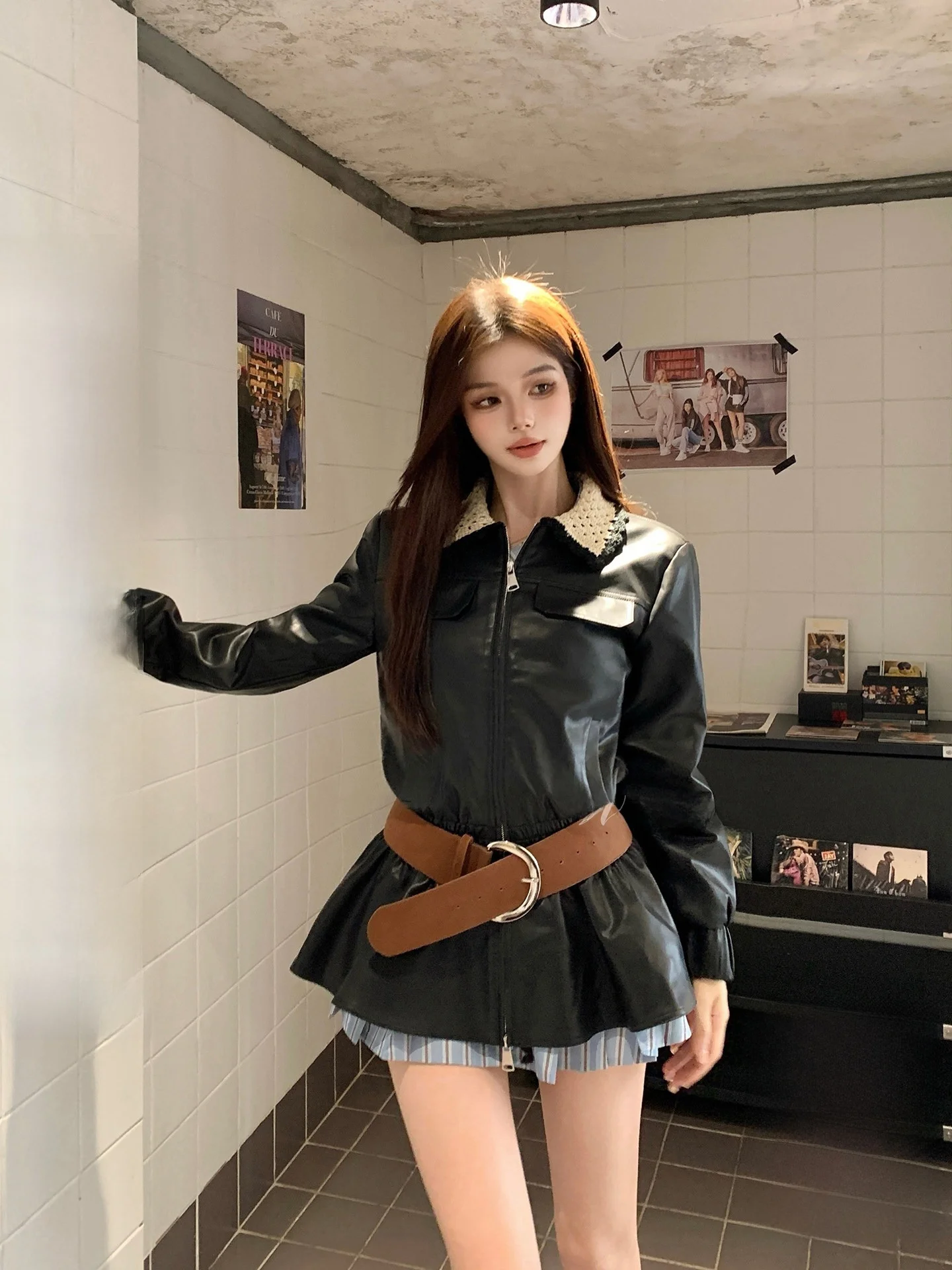 Jaqueta Feminina de Couro Sli com Design de Colarinho em Patchwork, Efeito Emagrecimento, Sobretudo Elegante