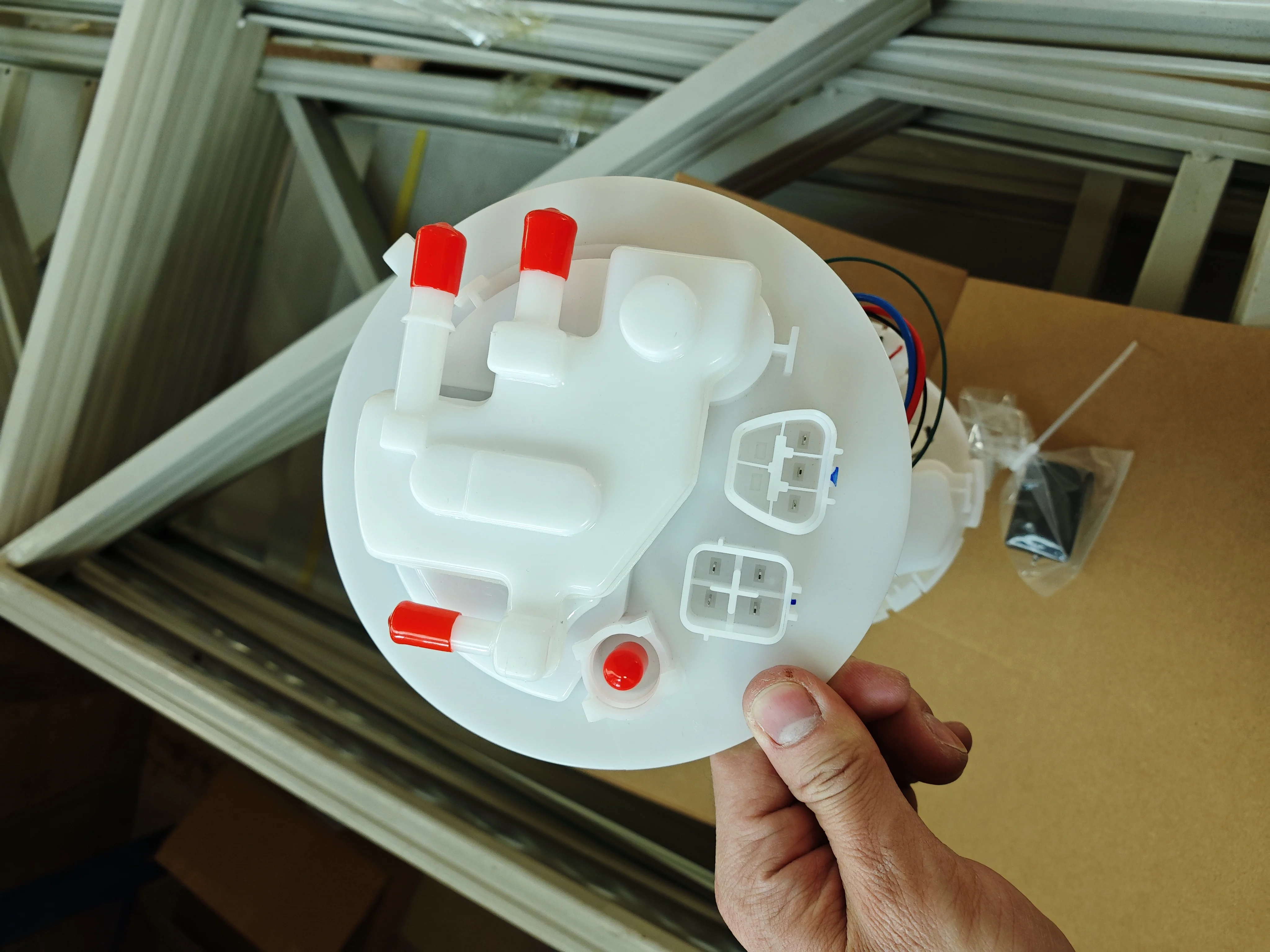 Hot Sell Car Part 77020-26080 High Quality Fuel Pump Assembly Compatible Kit for TOYOTA Land Cruiser 2000- HIACE 2000-2011
