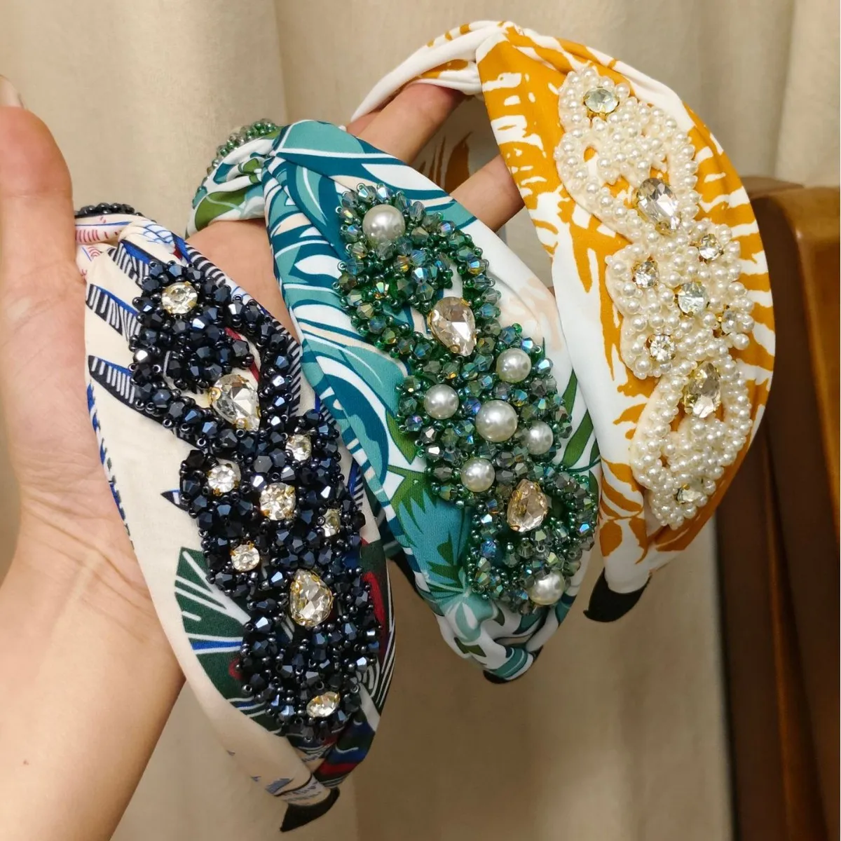 

Fashionable Exquisite Handmade Beaded Printed Cross Headband Wide Edge High-end Headwear