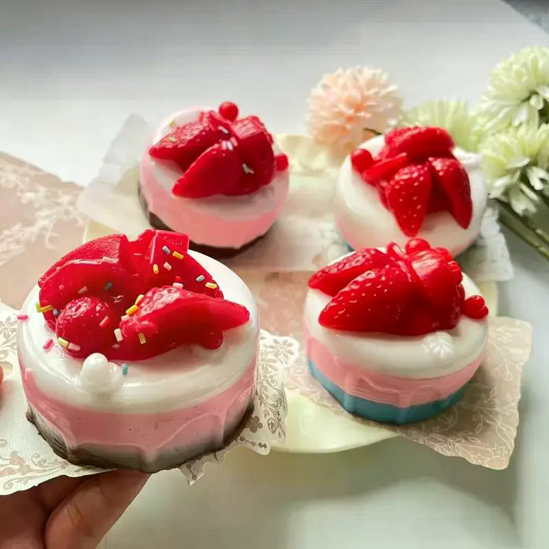 /GJ/Triangle Fruit Strawberry Mousse Cake Decompression Toy Dessert Stress Relief Squeeze Fidget Toy Round