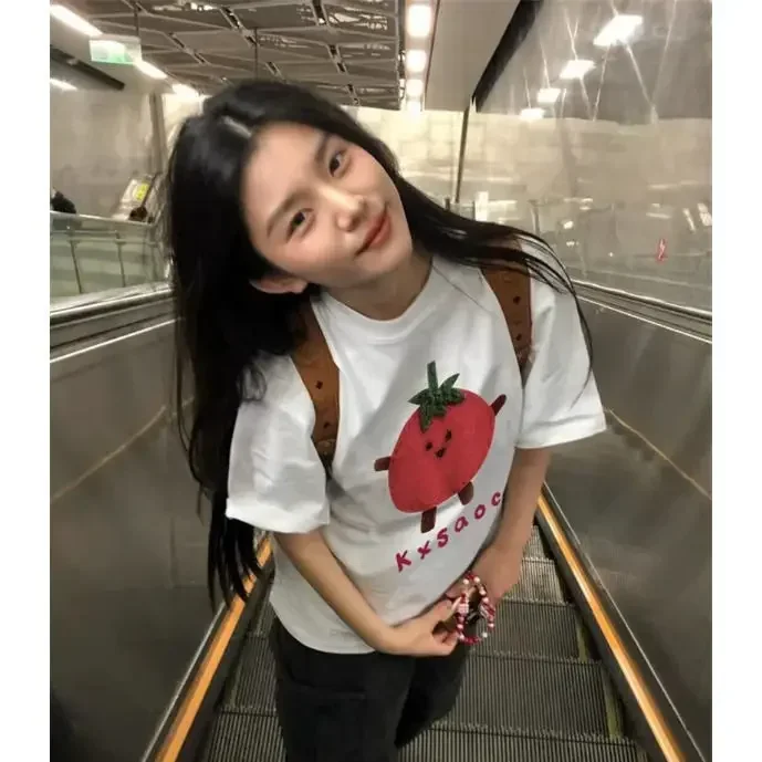 Camiseta creativa de manga corta con estampado de tomate de dibujos animados japoneses para mujer, camiseta con cuello redondo ancho que combina con todo, camiseta Y2K