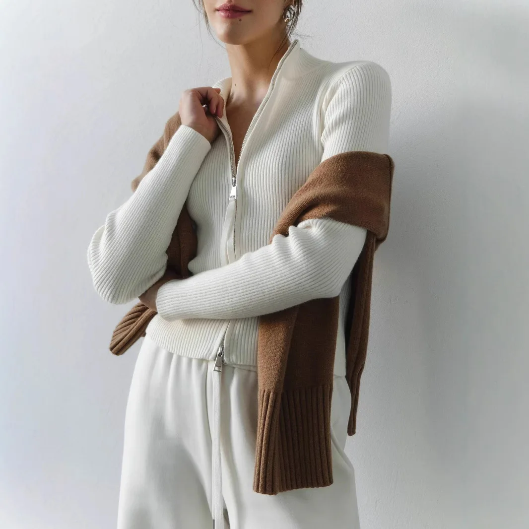 سترة محبوكة بسحّاب بقصة ضيقة وياقة ثابتة وخصر عالٍ سترة محبوكة عصرية بأكمام طويلة 2025 قميص نسائي جديد ربيعي مضلع