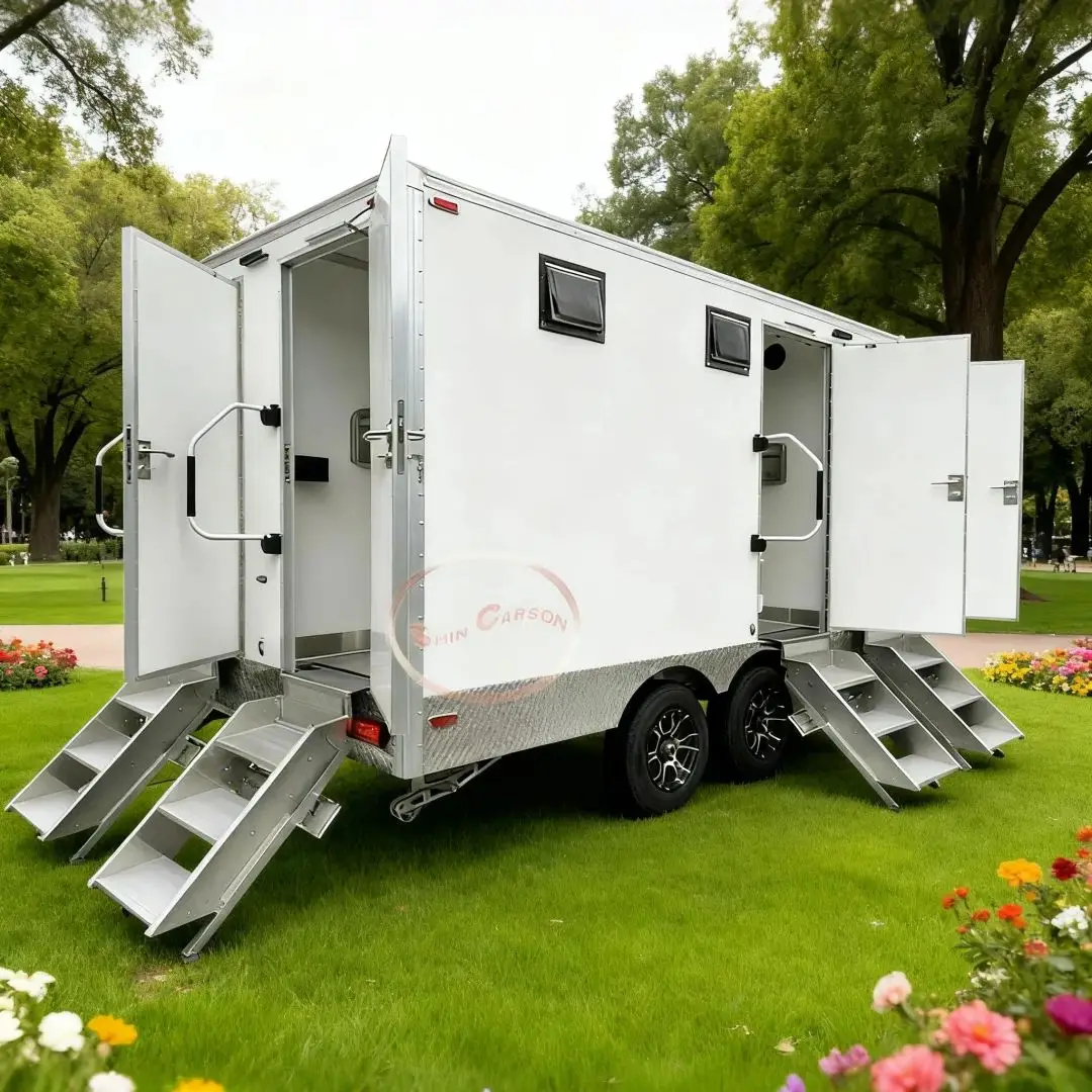

White Outdoor Mobile Toilet 4 Independent Units Urinals Wash Basins Mirrors Lockers Paper Towel Holders Ventilation Lighting