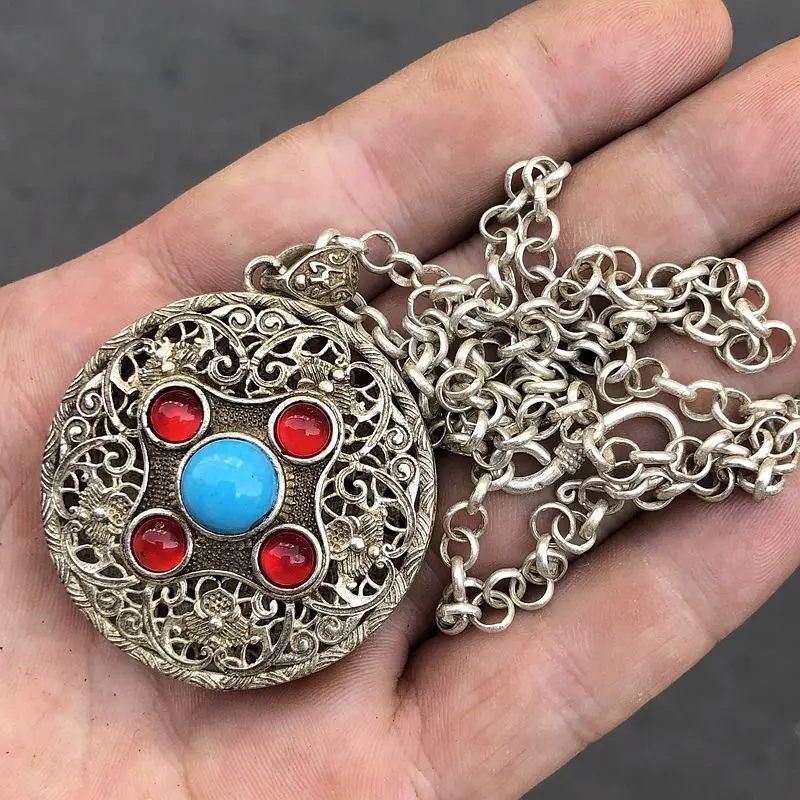 Antique Miscellaneous Collection Daqing Qianlong Annual Hollow Flowers Blossom Rich Red and Green Beads Bronze Lock