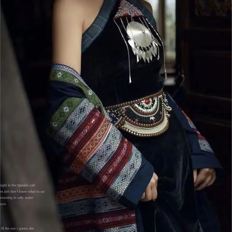 Fotografia fotografica in stile cheongsam femminile con abito nazionale