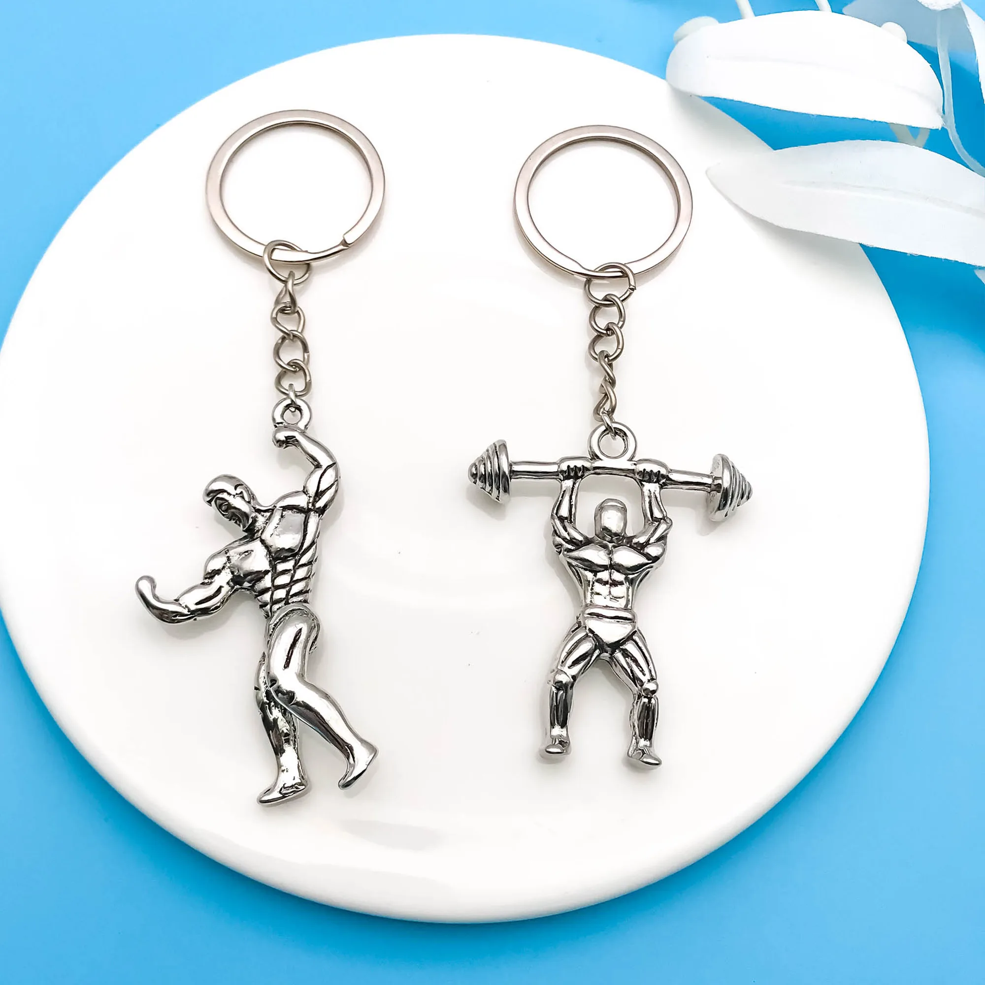 Kreatives Sportdesign Metall Schlüsselanhänger Gewichtheben Charms Schlüsselanhänger Herren Muskelanhänger Fitnessbegeisterte Modeaccessoires