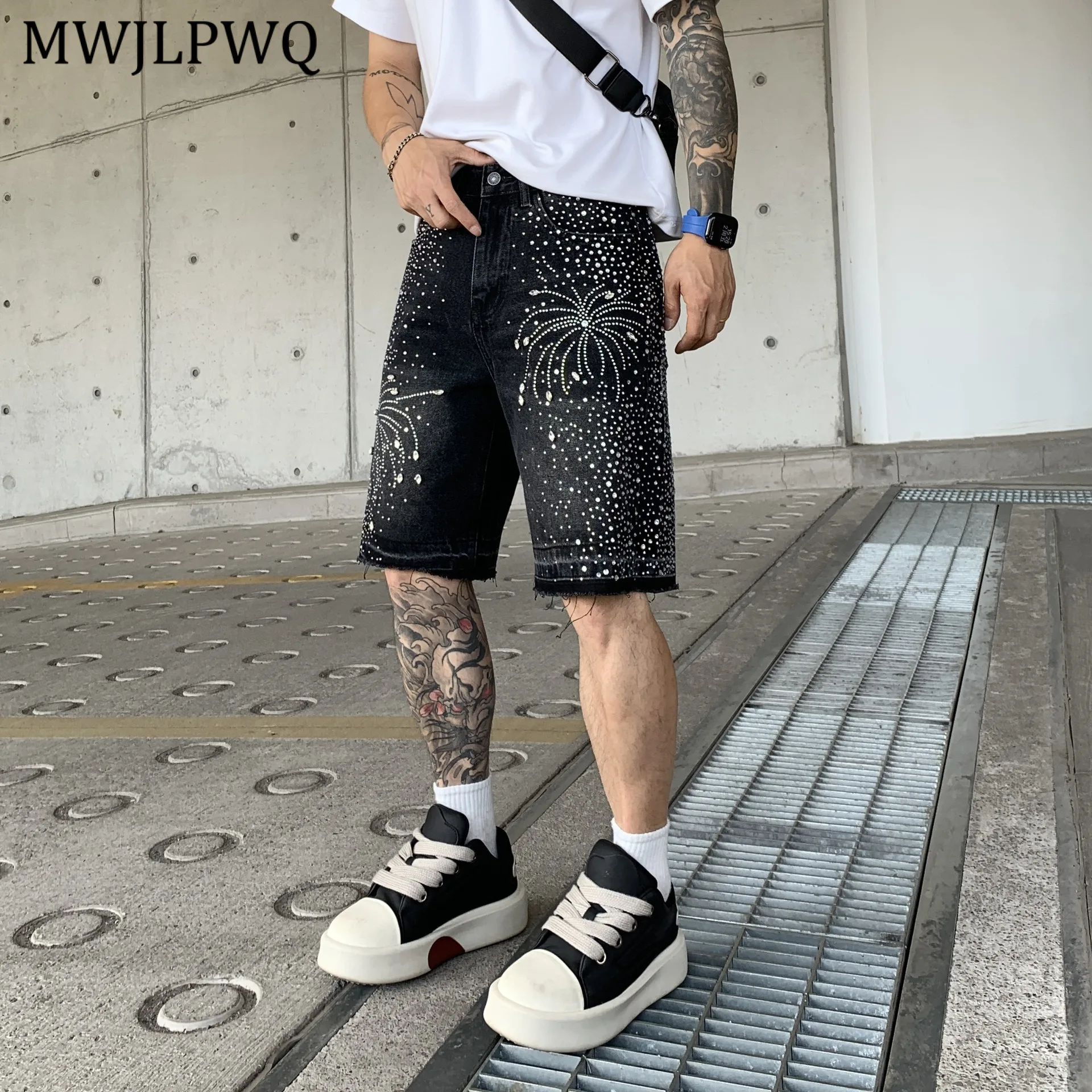 

MWJLPWQ High Street шорты со стразами, мужские уличные шорты с грубым краем, повседневные джинсовые брюки с пятью джинсами, новинка 2024, лето 2021, Tide 11393