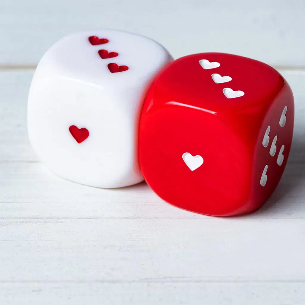 Juego de 2 piezas de acrílico blanco y 5 mm de seis caras con patrón de corazón, juegos de mesa