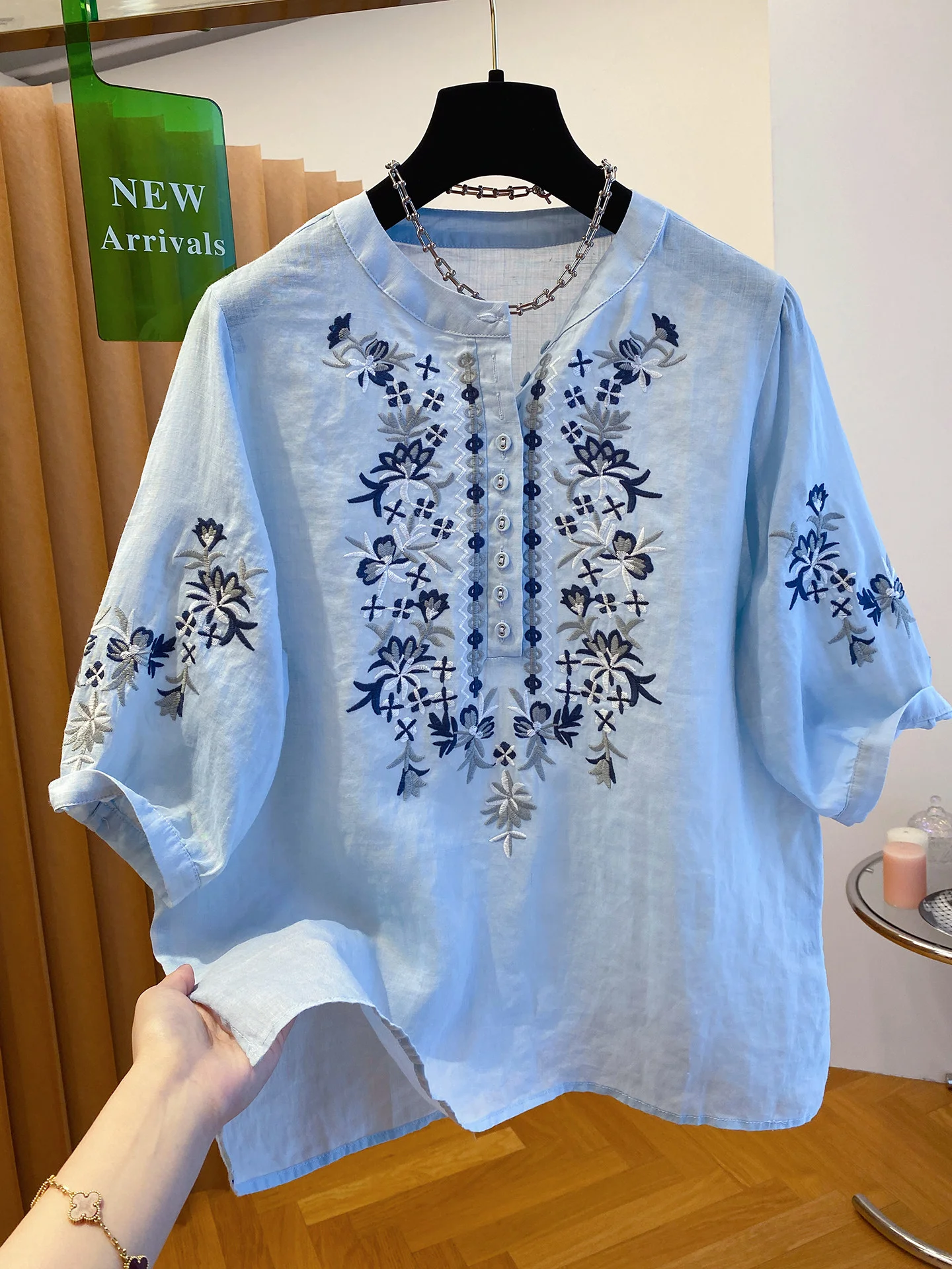 

Элегантная вышитая блузка с коротким рукавом, высококачественная синяя мягкая удобная женская блузка большого размера, свободного кроя, универсальная, с круглым вырезом