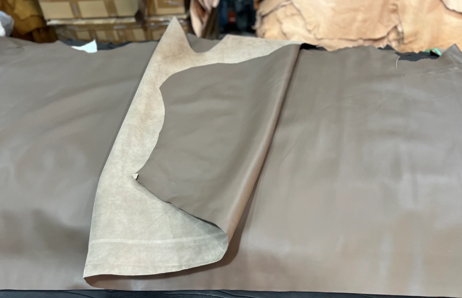 

Smooth Leather Surface! Italian Colored Plain Cowhide Thinkness 1.2-1.4mm