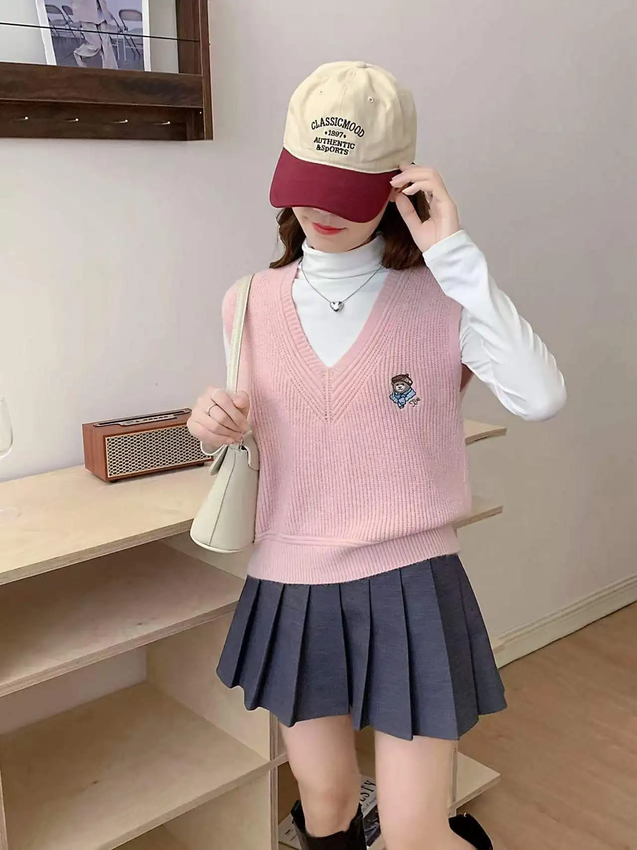 

Cute Dopane Knitted V-Ne Embroidered Vest Svel Loose Sweater Women's Faion College Sle Spring Autumn Winter