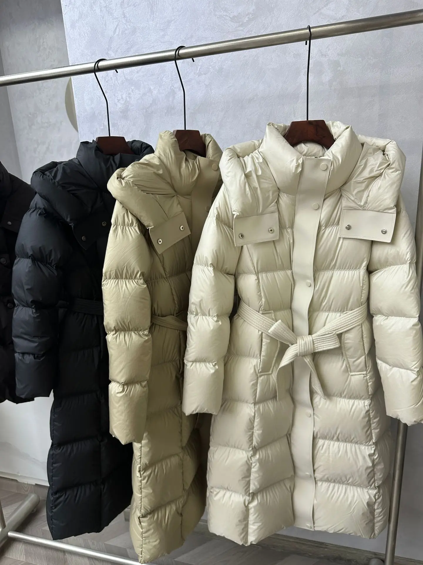 High-end meados de longo fino jaqueta feminina com cinto 2025 novo inverno cor sólida sobre o joelho elegante quente puffer casaco