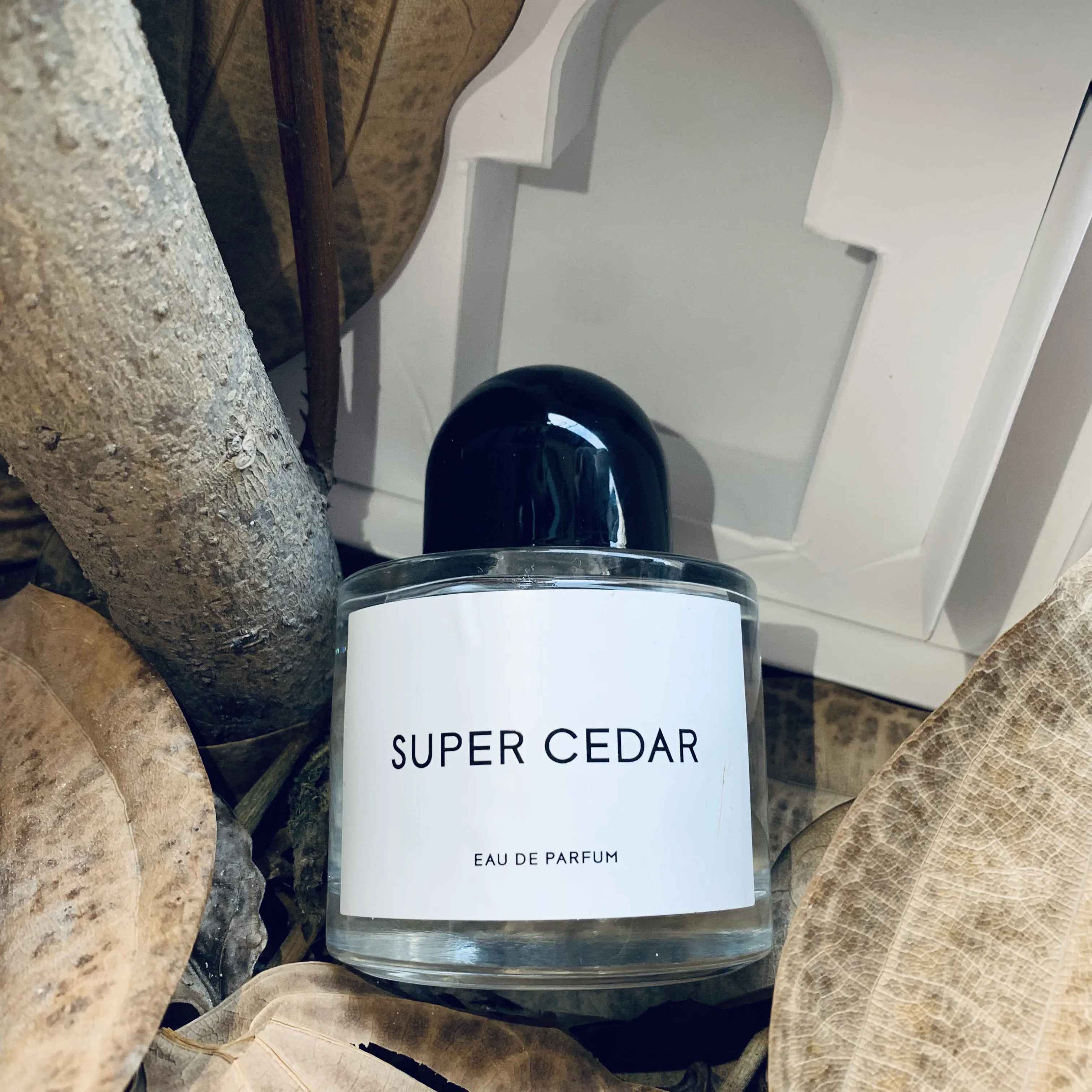 

Нейтральный парфюм Byred.o Super Cedar — спрей EDP на 3,4 унции, цветочный аромат дерева, который стойкий и освобождает свой уникальный шарм, высококачественный