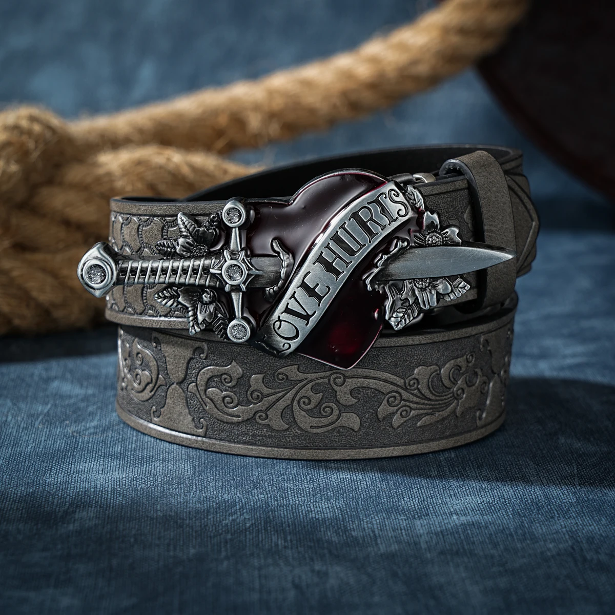 A casual, individual and retro belt, Western-style clothing accessory, metal buckle, PU belt, suitable for both men and women