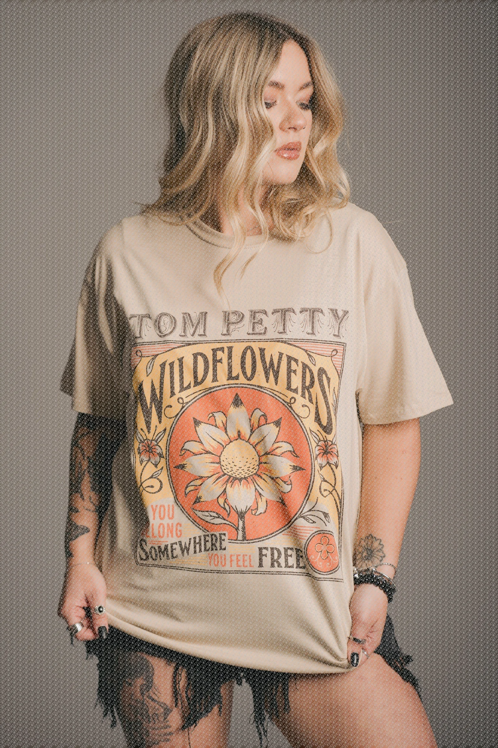 Sand Crew Neck Tee Vintage Sunflower Wildflower Border Distressed Western Script Text Print Cotton T-shirt