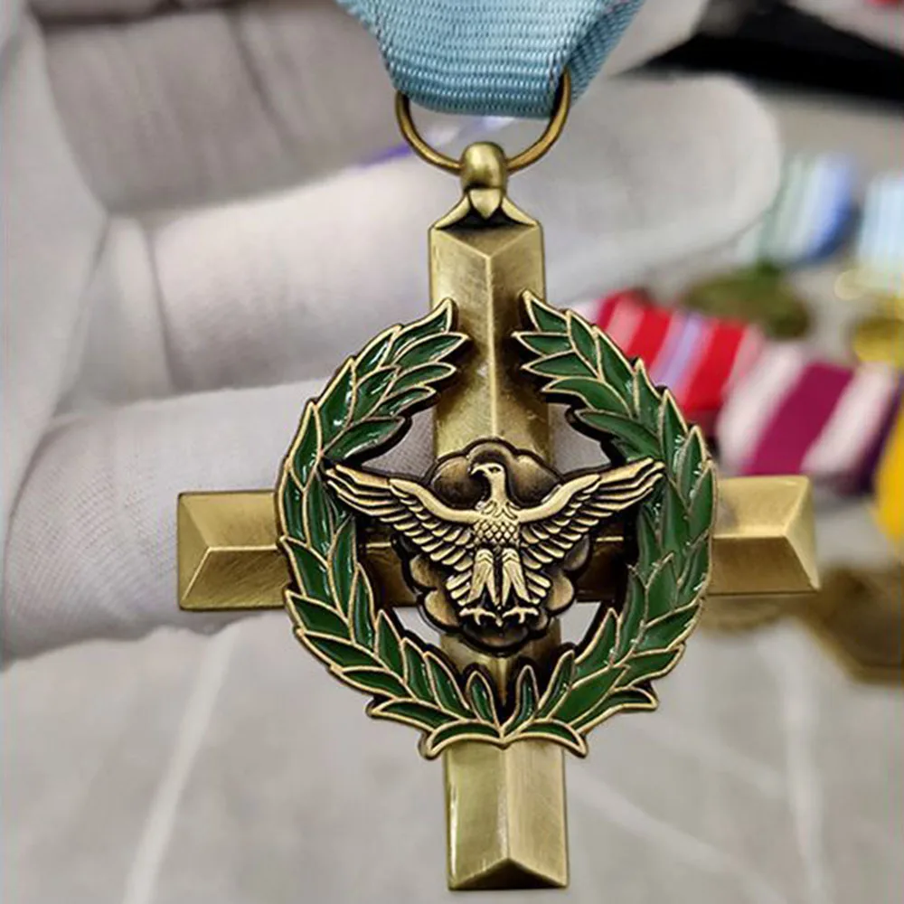 1pc Air Force Cross Badge Arts and Crafts Metal Eagle Badge Medal Commemorative Pins Hanging with Ribbon