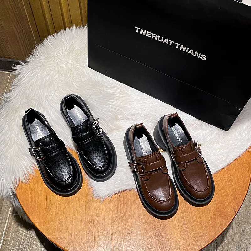 أزياء جديدة نمط مع جولة اصبع القدم النمط البريطاني قدم واحدة كعب سميك المتسكعون أحذية جلدية صغيرة النساء