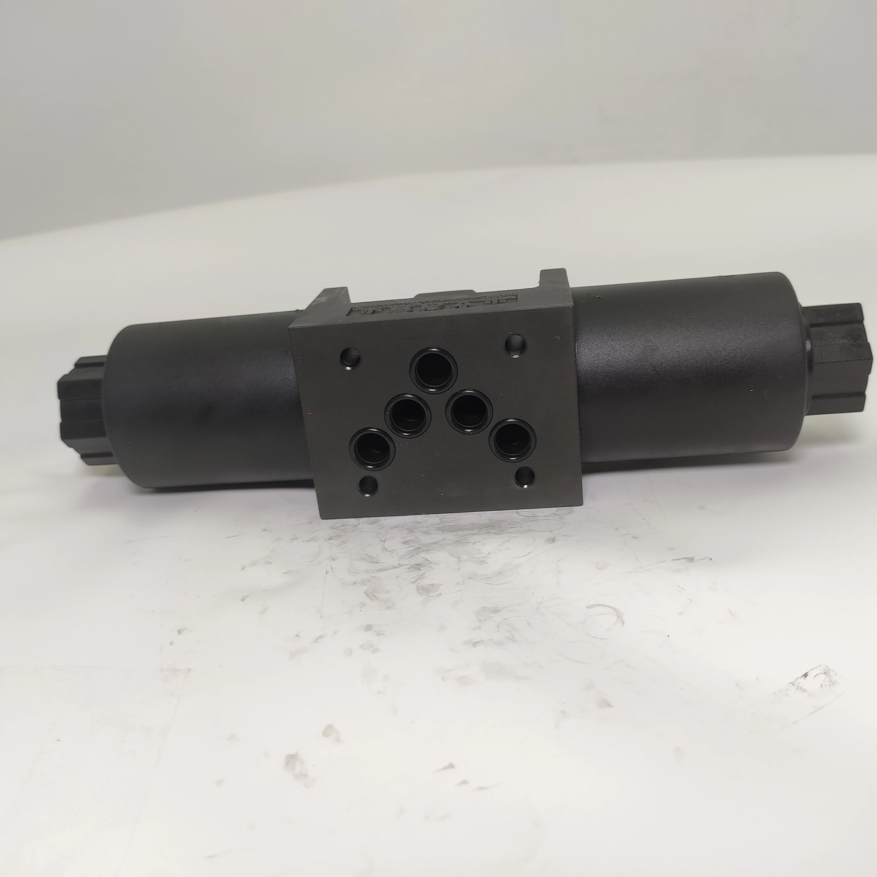 DSG-01 DSG-03 Series Directional Control Valve Hydraulic Solenoid Valve DSG-03-2D24-50 DSG-01-2B2A-D24-60207