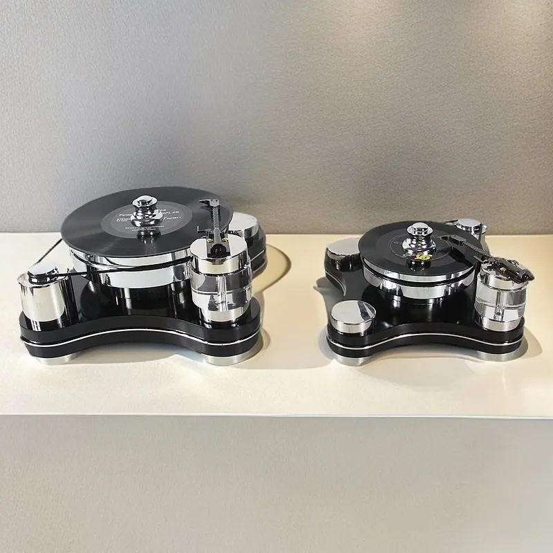 A black vinyl record player made of stainless steel, suitable for decoration in guest rooms, hotel lounges and living rooms.