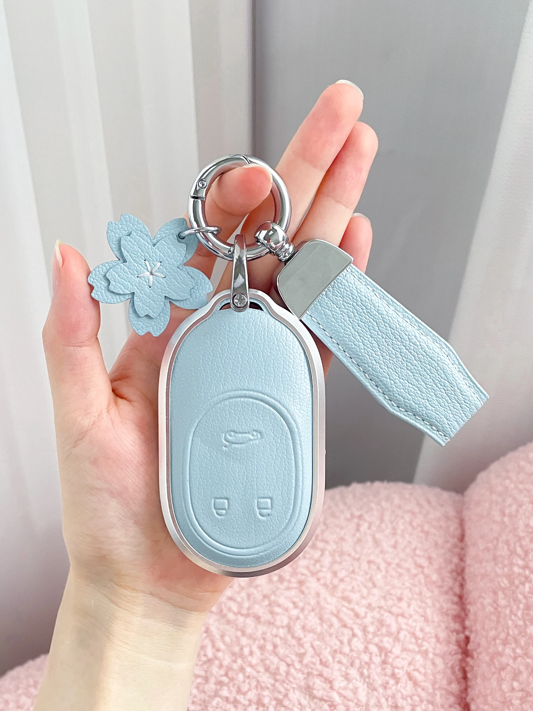 

Simple Style Handmade Aluminum Alloy + Blue Leather Car Remote Key Case Cover for NIO Es6 Es8