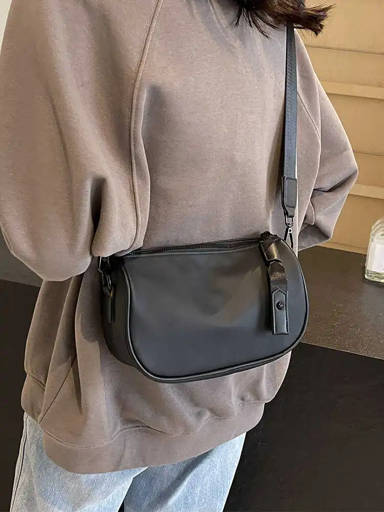 Oxford Cloth Single Shoulder Saddle Bag Women\'s Fashionable Korean Style Crossbody Bag with Wide Strap for Daily Use