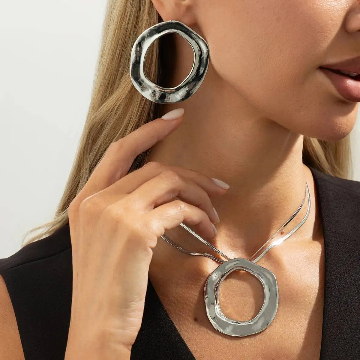 

SHIXIN Luxury Hollow Out Round Pendant Necklace Earrings Jewelry Set for Women Simple Vintage Geometric Choker Neck Accessories