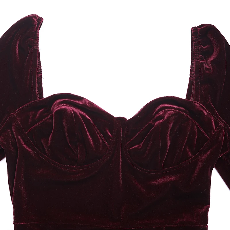 Abito da donna in velluto rosso con scollo a cuore Elegante abito longuette a maniche lunghe con spacco laterale